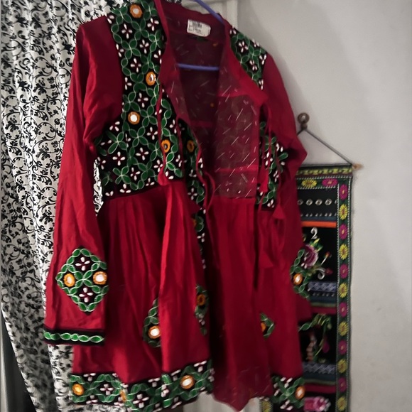Embroidered Afghan Kachchh Kala Kochi Red and Green Mirror Top dress Kadiya - Picture 5 of 8